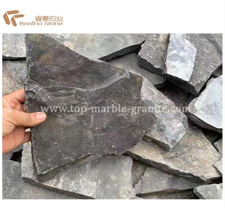 आंगन या उद्यान और बाहरी आंगन के लिए अनियमित काले पत्थर की टाइलें